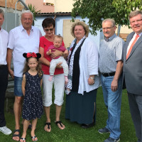 Von links: Joachim Sadler, Günther Grimm, Margit Grimm, die beiden Enkelinnen, Eva Linsenbreder, Gerhard Knorz, Volkmar Halbleib